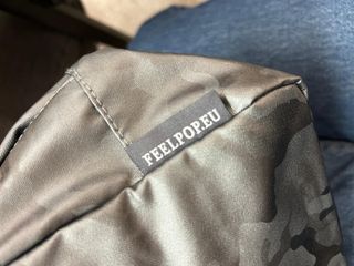 Neceser gris con estampado de camuflaje