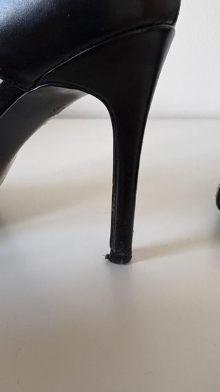 Tacones Charles & Keith Negros