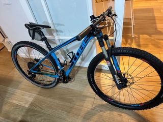 Bicicleta de Montaña Cube Azul