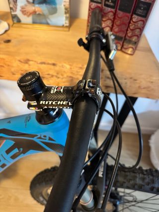 Bicicleta de Montaña Cube Azul