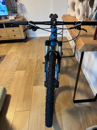 Bicicleta de Montaña Cube Azul