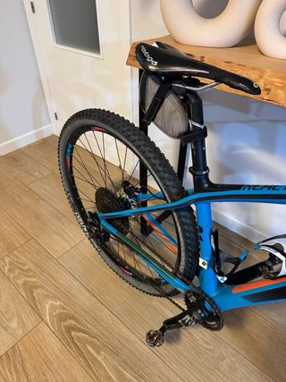 Bicicleta de Montaña Cube Azul