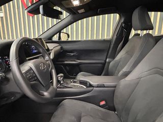 Lexus UX 2.0 250h Business 4WD