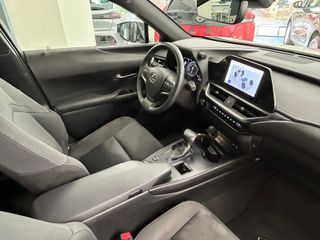 Lexus UX 2.0 250h Business 4WD