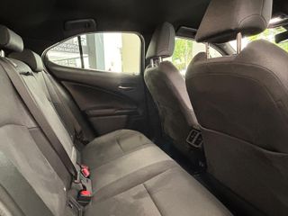 Lexus UX 2.0 250h Business 4WD