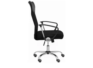 Silla de oficina negra, sin sacar de la caja.