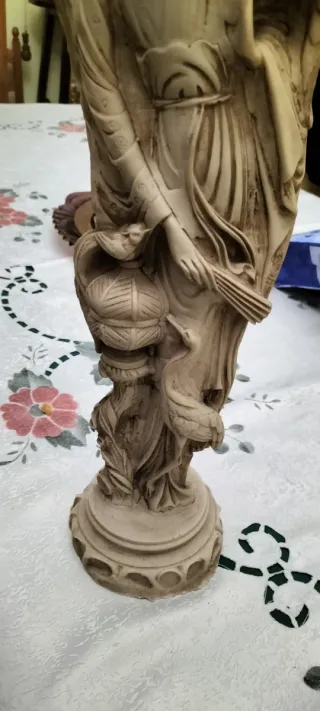 Statua stile orientale con colonna