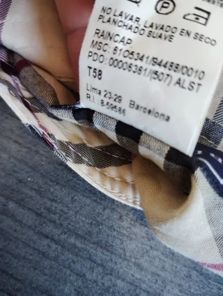 Gorra Burberry Beige y Roja