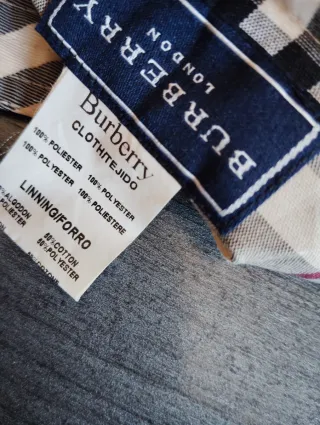 Gorra Burberry Beige y Roja