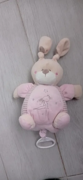 Peluche musical conejito rosa