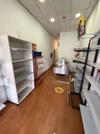 Local comercial en venta en Zona Hispanidad-Vivar Téllez en Vélez-Málaga