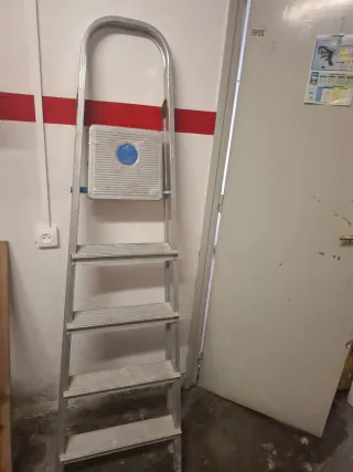 Escalera aluminio 5 peldaños