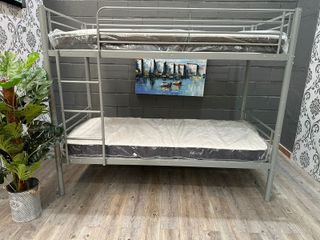 Litera metálica gris