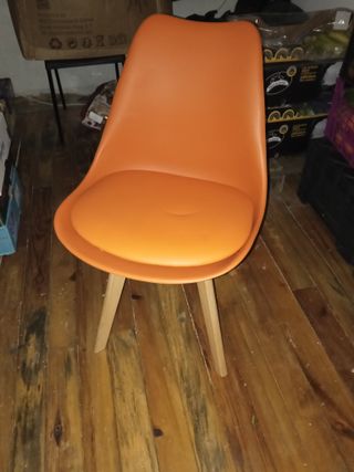 4 Sillas Nuevas Naranja Plástico/Madera