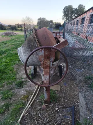 Hormigonera IMER MZ-160 (160L) bastante antigua.