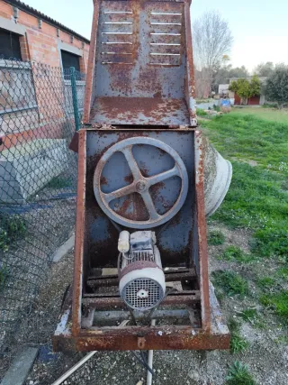 Hormigonera IMER MZ-160 (160L) bastante antigua.