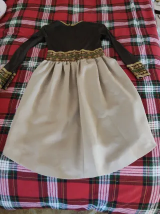 Vestido elegante inspiración Oscar de La Renta