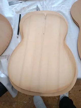 Coperchi per piccole chitarre e strumenti