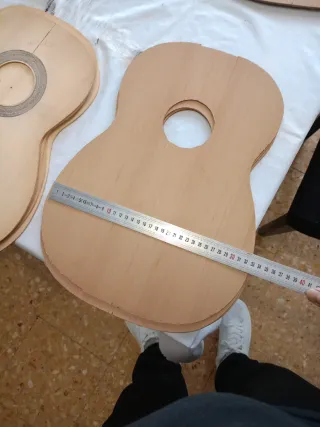 Coperchi per piccole chitarre e strumenti