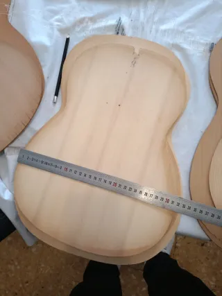 Coperchi per piccole chitarre e strumenti