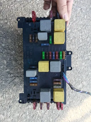 Caja fusibles y relés Mercedes Viano W639