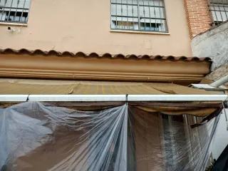 Toldo beige y transparente