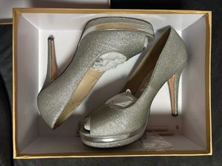 Zapatos de tacón Menbur plateados