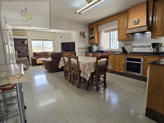 Chalet en venta en Peña de las Águilas en Elche