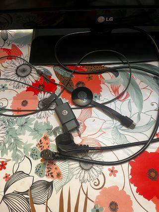 Televisión LG Negra y regalo google car 32 pulgada