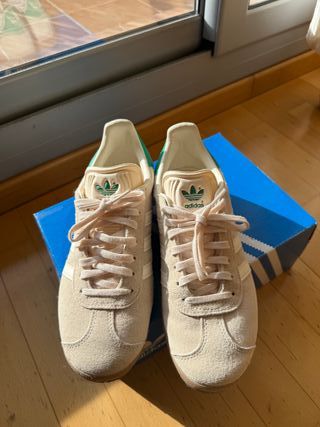 Adidas Gazelle Beige/Verde  original. Seminuevas