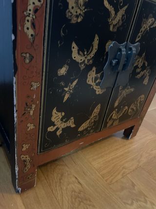 Mesita oriental lacada madera y herrajes