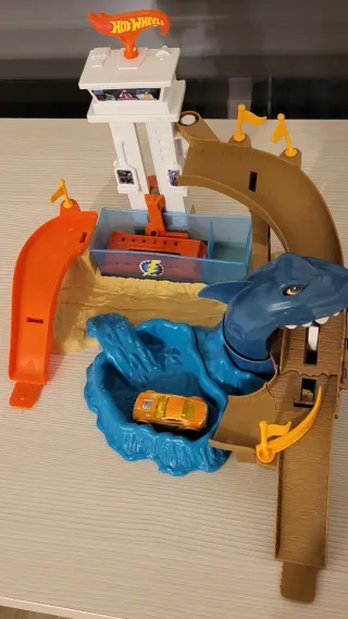 Hot Wheels Pista Tiburón Devorador