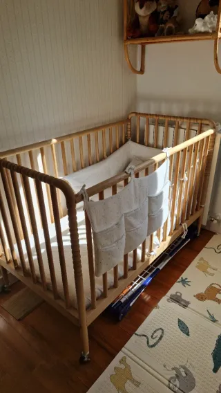 Cuna Madera Tallada de ZaraHome sin usar