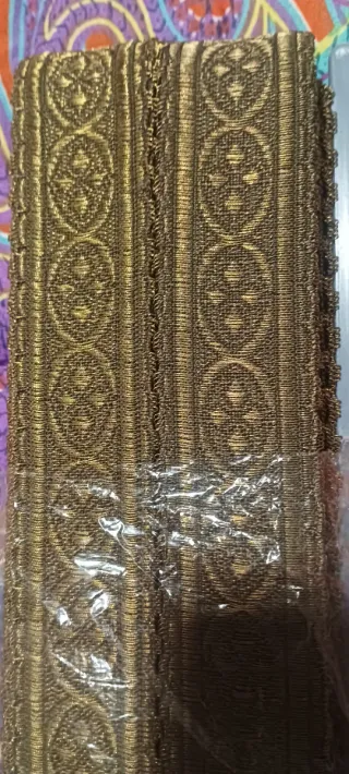 Pasamanería / Galón metálico dorado y marrón