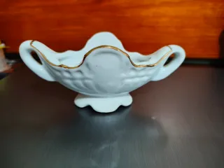 Figura porcelana blanca de alta calidad con flor