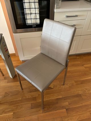 Mesa y 4 sillas comedor