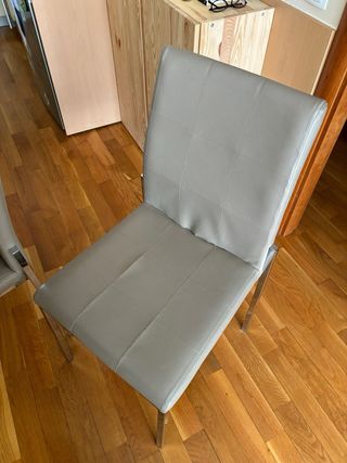 Mesa y 4 sillas comedor