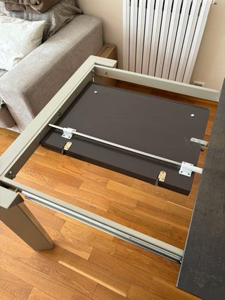 Mesa y 4 sillas comedor