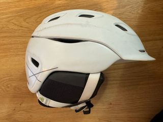 Casco de esquí blanco