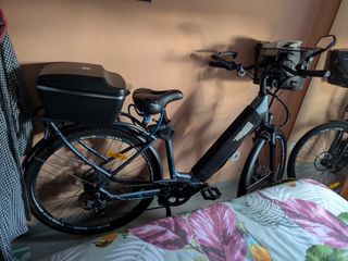 Bicicleta Eléctrica con Maletero