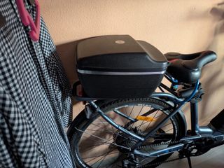 Bicicleta Eléctrica con Maletero