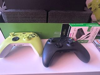 Xbox Series X + 2 mandos + 1 cargador y 7 juegos