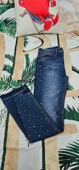 Pantalones vaqueros con pedrería
