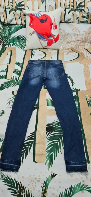 Pantalones vaqueros con pedrería