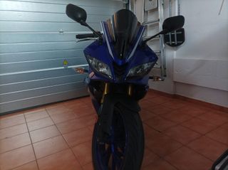 Yamaha YZF R125 Sportbike Negra