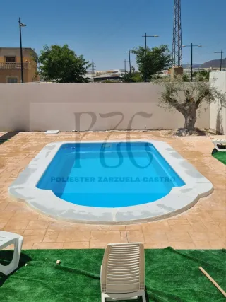 Piscina de poliéster (PRFV) azul