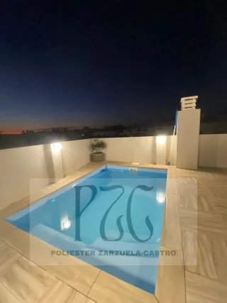 Piscina de poliéster (PRFV) azul