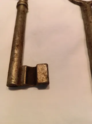 4 llaves antiguas de metal