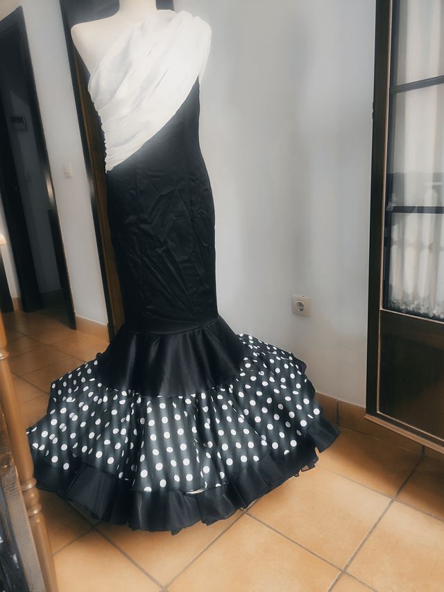 Traje Flamenca Diseño Único Negro/Blanco