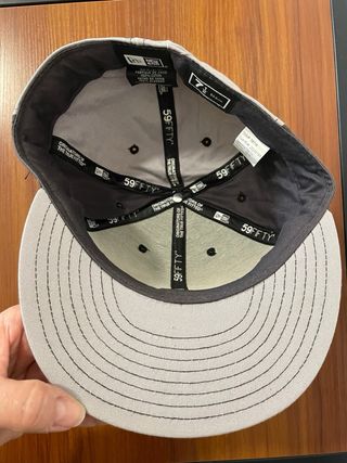 Gorra Fox Negra y Gris Talla 7 1/2